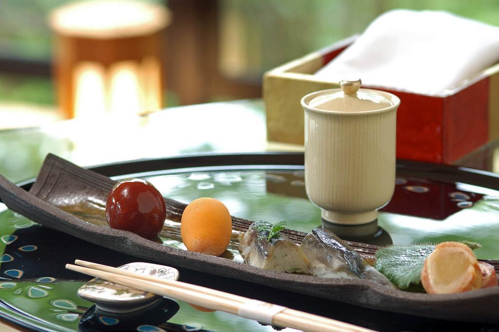 Hotel Hakone Tokinoshizuku Exterior foto A sushi boat